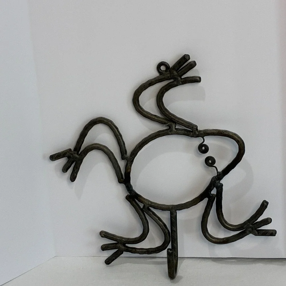Rustic Metal Frog Wall Hook‎ Hand Forged Iron Key Holder Towel Robe Whimsical